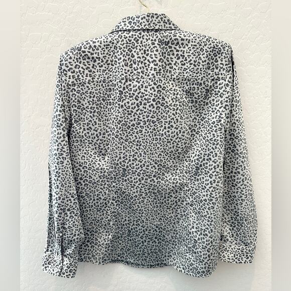 CHICO’S | Gray Leopard Print Button Down Shirt Long Sleeve Top | Size 1 Medium - Picture 4 of 6